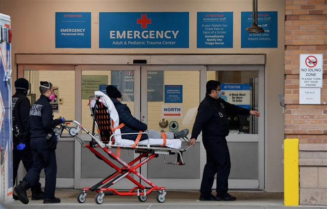 Số ca tử vong do đại dịch COVID-19 ở Mỹ vượt 600.000 người ảnh 1