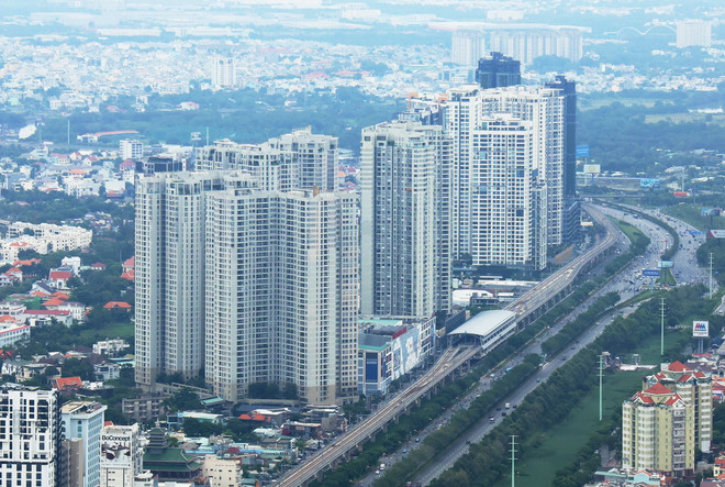 Các tòa chung cư cao tầng chạy dọc đại lộ Võ Nguyên Giáp, thành phố Thủ Đức, Thành phố Hồ Chí Minh. (Ảnh: Hồng Đạt/TTXVN) ttxvn_bat dong san.jpg