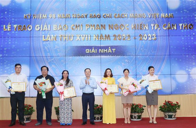 Giải Báo chí Phan Ngọc Hiển: Phóng viên TTXVN ở Cần Thơ đoạt giải Nhất ảnh 1