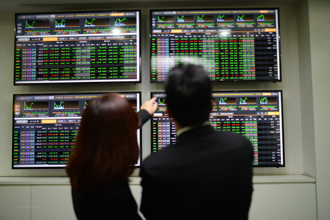 VN-Index bất ngờ đảo ngược vào cuối phiên sau diễn biến 'lình xình' ảnh 1