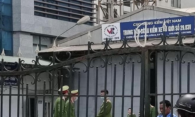 Công an Hà Nội khám xét Trung tâm đăng kiểm xe cơ giới 29-03V ảnh 1