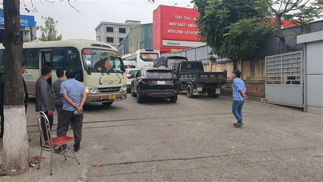 Xe ở các tỉnh, thành dồn về Vĩnh Phúc, trung tâm đăng kiểm bị quá tải ảnh 2