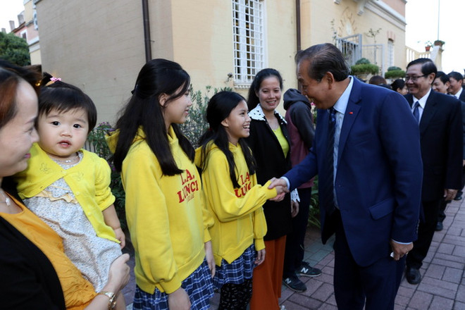 Phó Thủ tướng Trương Hòa Bình thăm Đại sứ quán Việt Nam tại Italy ảnh 2