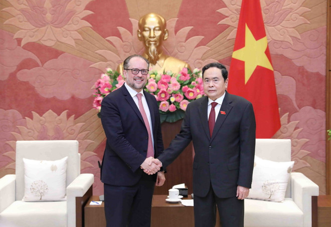 Phó Chủ tịch Thường trực Quốc hội Trần Thanh Mẫn tiếp Bộ trưởng Ngoại giao Cộng hòa Áo Alexander Schallenberg. (Ảnh: Minh Đức/TTXVN) Đưa quan hệ Việt Nam-Áo phát triển hơn nữa trên nhiều lĩnh vực ảnh 1
