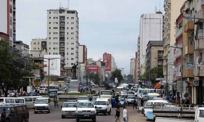 Một góc thủ đô Maputo của Mozambique. (Nguồn: Club of Mozambique) Ngân sách Mozambique thâm thủng vì 30.000 "viên chức khống" ảnh 1