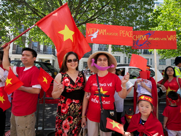 Cộng đồng người Việt tại Anh tiếp tục phản đối Trung Quốc ảnh 1