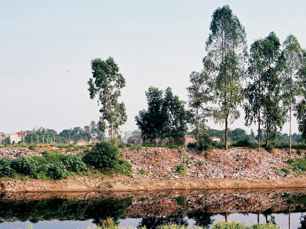 Nước sông Nhuệ đang bị ô nhiễm trên mức báo động cấp 3 ảnh 1