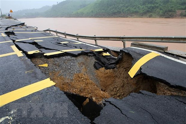 Khắc phục hư hỏng trên Quốc lộ 1A đoạn qua Quảng Trị ảnh 1