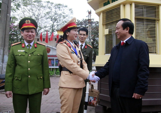 Công an Hà Nội ra quân đảm bảo an toàn giao thông sau Tết Canh Tý ảnh 1
