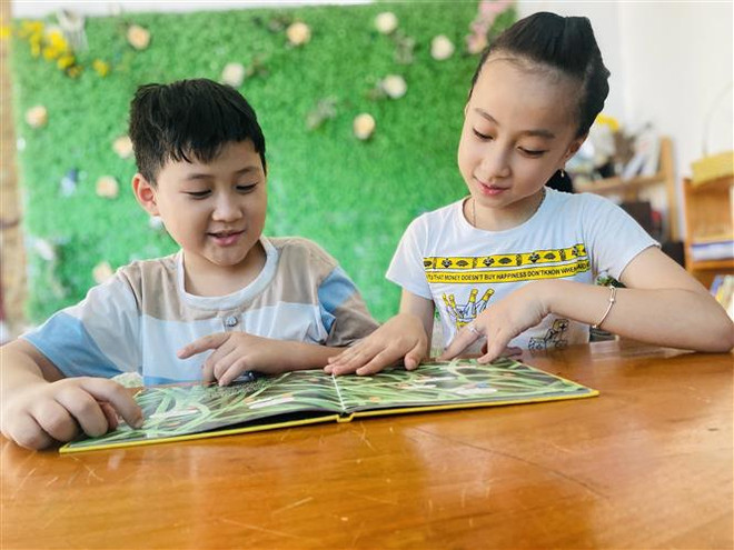 Chuyện 'con người ta': Bí quyết học 5 ngoại ngữ của hai chị em ruột ảnh 1