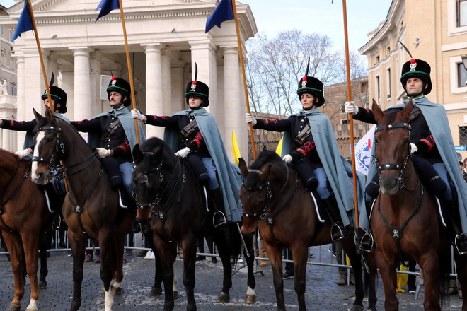 Độc đáo lễ ban phước lành cho động vật ở thủ đô của Italy ảnh 11
