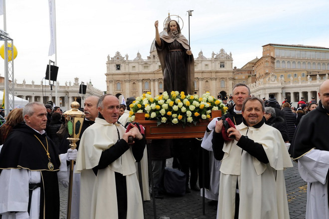 Độc đáo lễ ban phước lành cho động vật ở thủ đô của Italy ảnh 1
