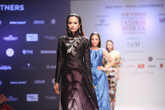 Sẽ có hơn 20 show diễn ấn tượng tại Vietnam International Fashion Week ảnh 1