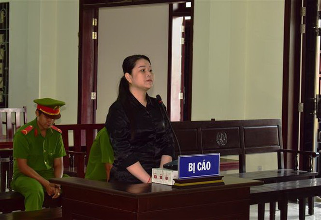 Bị cáo Nguyễn Hằng Ni tại phiên tòa. (Ảnh: Thanh Tân/TTXVN) Tây Ninh: Tuyên án tử hình đối tượng vận chuyển gần 8kg ma túy ảnh 1