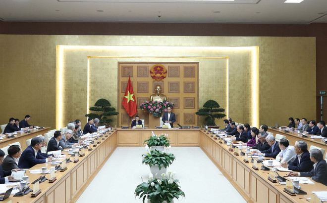 Thủ tướng Nguyễn Xuân Phúc phát biểu tại phiên họp. (Ảnh: Thống Nhất/TTXVN) Thủ tướng: Cần có loại 'vắcxin' chữa bệnh sụt giảm tăng trưởng kinh tế ảnh 1