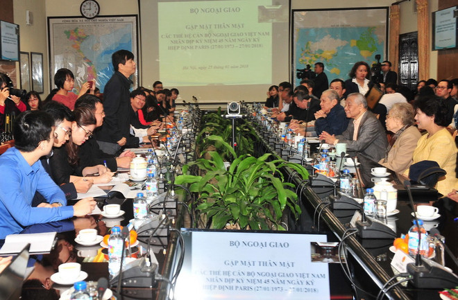 Gặp mặt các cán bộ ngoại giao dịp kỷ niệm 45 năm ký Hiệp định Paris ảnh 1