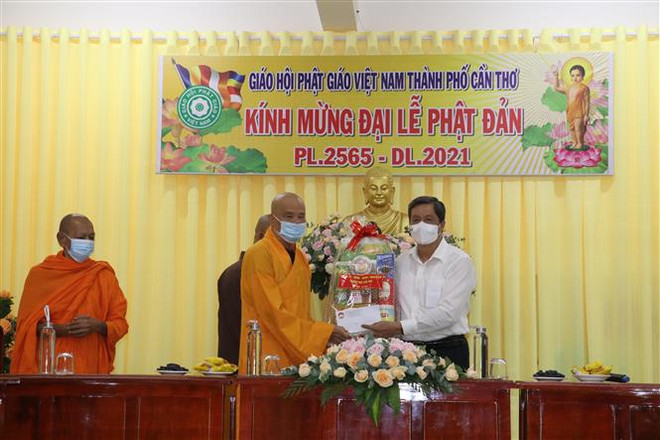 Cần Thơ: Chúc mừng tăng ni, phật tử nhân Đại lễ Phật đản 2021 ảnh 1