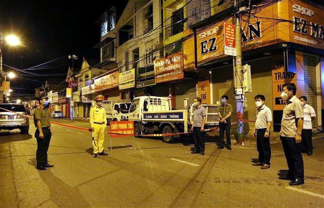 Hà Tĩnh truy vết người liên quan đến 2 ca dương tính với SARS-CoV-2 ảnh 1