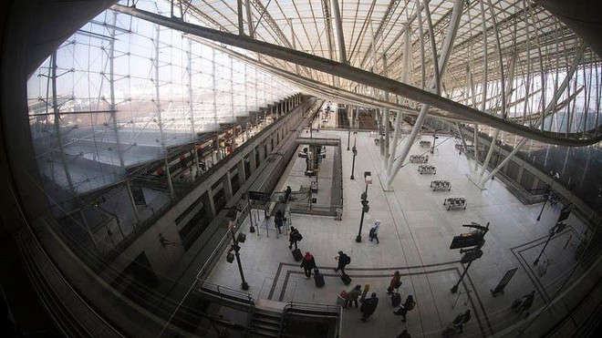 Pháp: Hành khách hoảng loạn vì mắc kẹt nhiều giờ trong tàu cao tốc ảnh 1