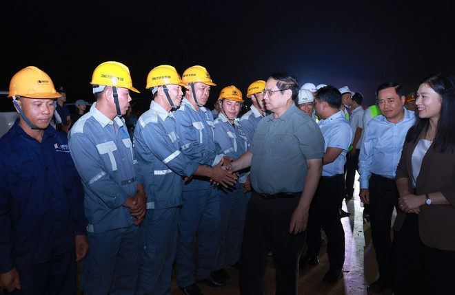 ttxvn_thu tuong_thi cong ca dem 5.jpg