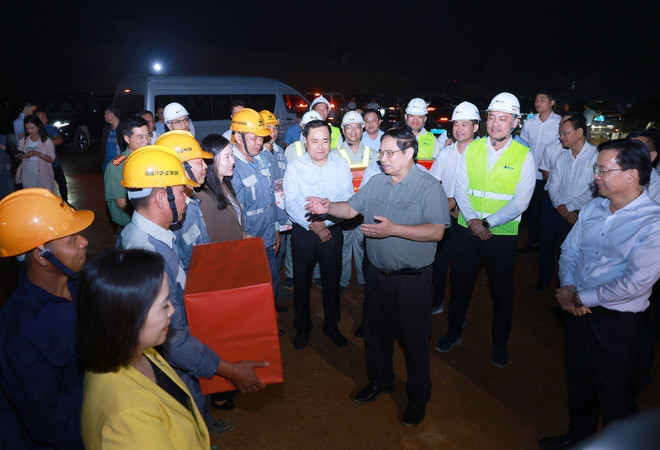 ttxvn_thu tuong_thi cong ca dem 1.jpg