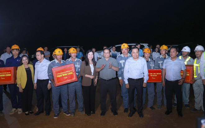 ttxvn_thu tuong_thi cong ca dem 2.jpg