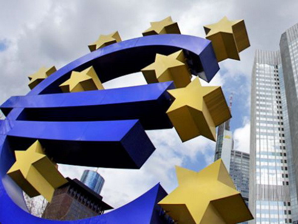 Ngân hàng Trung ương châu Âu cam kết duy trì lãi suất thấp ảnh 1