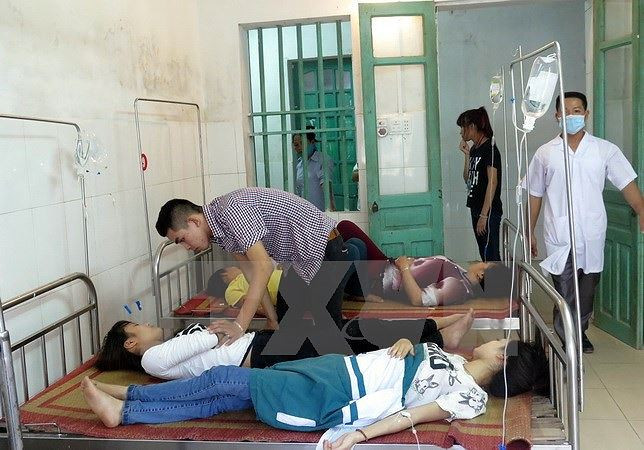 Kon Tum: Nhiều học sinh bị ngộ độc sau khi ăn bánh mỳ, uống sữa ảnh 1