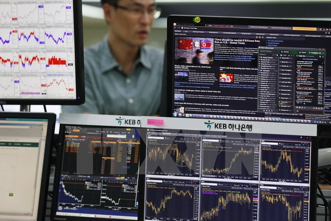 Chứng khoán châu Á áp sát mức cao nhất trong một thập kỷ qua ảnh 1