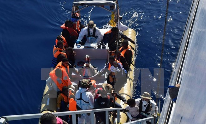 Hải quân Italy giải cứu 500 người di cư ngoài khơi bờ biển Libya ảnh 1