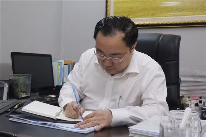 Thầy thuốc Nhân dân Phan Huy Anh Vũ và những đêm dài không ngủ ảnh 2