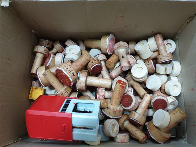 Thủ đoạn tinh vi của đường dây sản xuất giấy tờ giả quy mô lớn ảnh 3