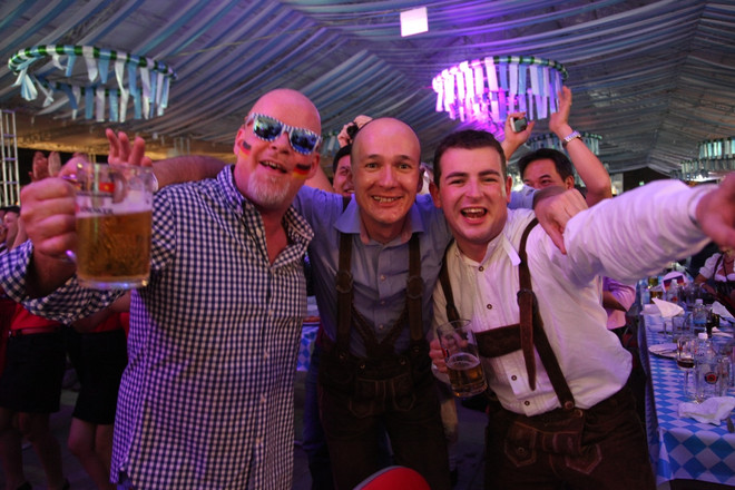 (Ảnh: JW Marriott) Oktoberfest 2014 tại Hà Nội: Tưng bừng lễ hội bia tươi và món ăn Đức ảnh 6