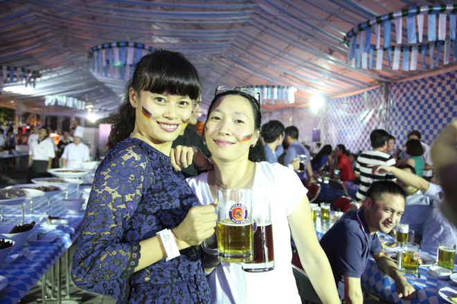 (Ảnh: JW Marriott) Oktoberfest 2014 tại Hà Nội: Tưng bừng lễ hội bia tươi và món ăn Đức ảnh 5