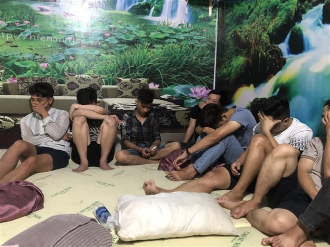 Bình Phước: Bắt quả tang 14 đối tượng dùng ma túy tập thể ảnh 1