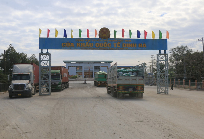 ttxvn_van chuyen qua bien gioi.jpg