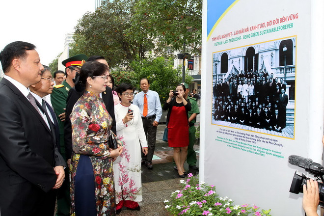 Triển lãm về quan hệ hữu nghị truyền thống, đoàn kết đặc biệt Việt-Lào ảnh 1