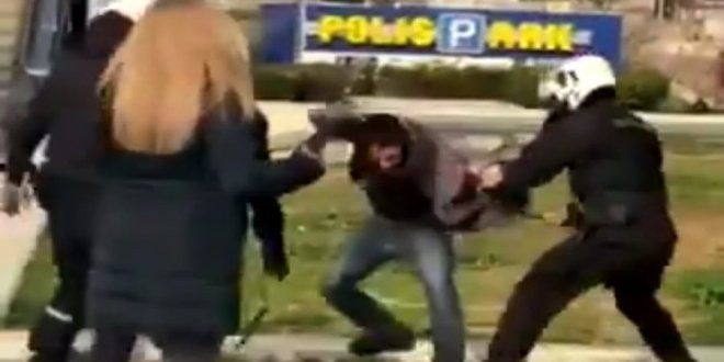 Hy Lạp: Biểu tình kích động bạo loạn ở ngoại ô thủ đô Athens ảnh 1