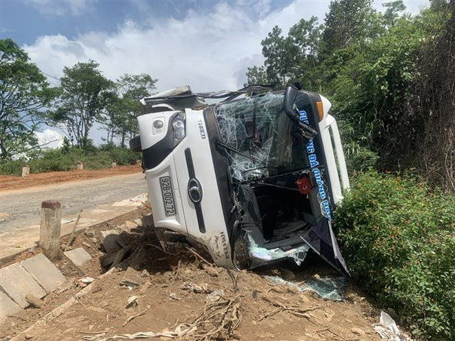 Xác định nguyên nhân vụ lật xe chở Câu lạc bộ Bóng đá Trẻ Quảng Nam ảnh 1