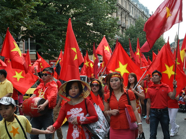 Tuần hành tại Đức phản đối hành vi sai trái của Trung Quốc ảnh 1