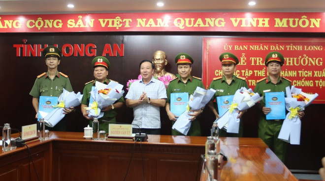 Vụ bắt cóc bé gái 3 tuổi ở Long An: Khen thưởng lực lượng phá án ảnh 1