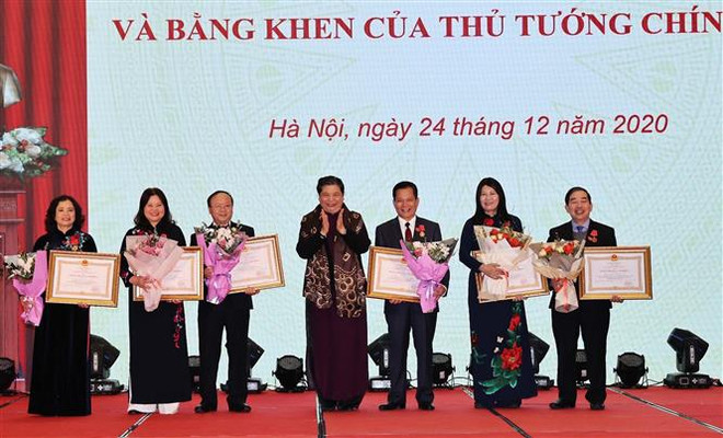 Nhiều cá nhân xuất sắc của Quốc hội được trao Huân chương Lao động ảnh 2