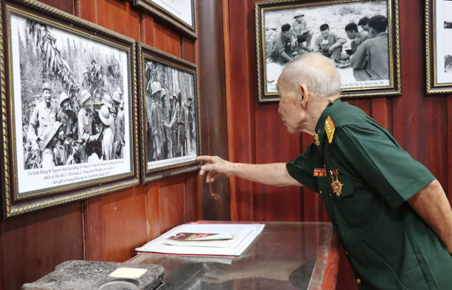 Nhiều tư liệu quý về Bộ đội Trường Sơn và đường Hồ Chí Minh huyền thoại được lưu giữ tại Khu di tích. (Ảnh: Hoàng Ngà/TTXVN) vna_potal_65_nam_ngay_mo_duong_ho_chi_minh_tham_chi_huy_so_tien_phuong_cua_bo_doi_truong_son__7378750.jpg