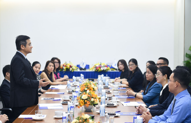 Ông Nguyễn Quang Trí, Giám đốc Điều hành Vinamilk, phát biểu về những định hướng cho hợp tác chiến lược trong buổi lễ kí kết. (Ảnh: Vi Nam/Vietnam+) Hình 2a-VNM-VNVC.jpg