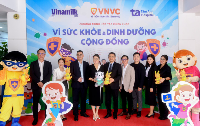 Hợp tác chiến lược kết hợp dinh dưỡng và chăm sóc y tế được Vinamilk, VNVC và Tâm Anh kì vọng sẽ mang đến nhiều lợi ích cho cộng đồng. (Ảnh: Vi Nam/Vietnam+) Hình 3a-VNM-VNVC.jpg