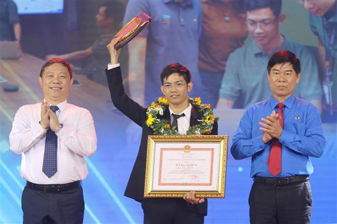Trao Giải thưởng Tôn Đức Thắng tặng các công nhân, kỹ sư tiêu biểu ảnh 2