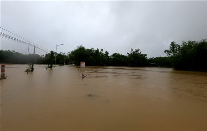 Thủy điện Hương Điền ở Thừa Thiên-Huế xả lũ lưu lượng lớn ảnh 1