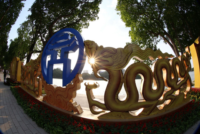 Biểu trưng chào mừng 1.010 năm Thăng Long-Hà Nội. (Ảnh: Hoàng Hiếu/TTXVN) Ý nghĩa những tên gọi của Hà Nội qua các thời kỳ lịch sử ảnh 2