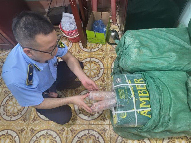 Lạng Sơn: Thu giữ 200kg đuôi bò nhập lậu, đã bốc mùi hôi thối ảnh 1