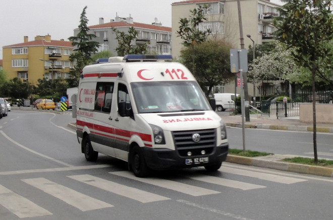 Thổ Nhĩ Kỳ: Xe buýt chở người nhập cư bốc cháy, 17 người chết ảnh 1